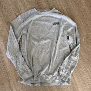 Mountain Hardwear gray long sleeve back logo t-shirt sz L